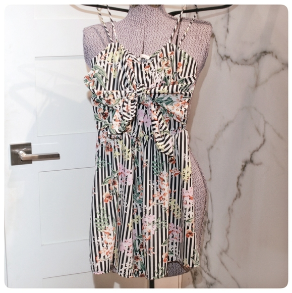 NWOT Playsuit/romper Size xs/s - Picture 1 of 4